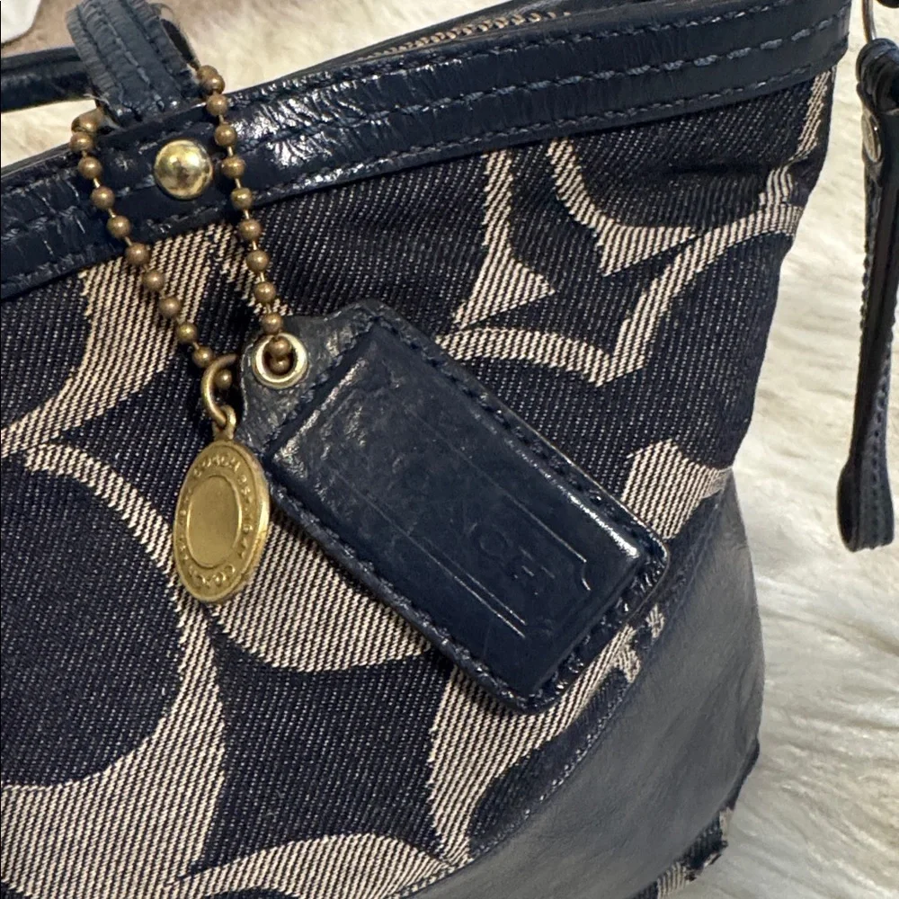 Vintage Coach Signature Denim Tote Bag Navy
Women's‎ Tote Bag . - Picture 2 of 11